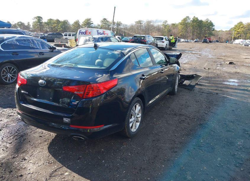 Photo 4 of 2013 Kia Optima LX (VIN 5XXGM4A76DG225131)