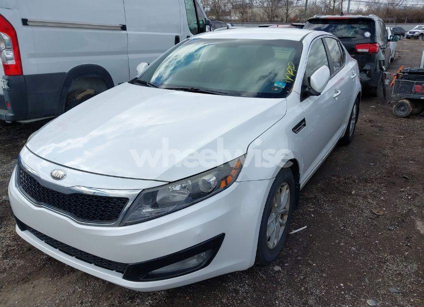 Photo 2 of 2013 Kia Optima LX (VIN 5XXGM4A76DG241068)