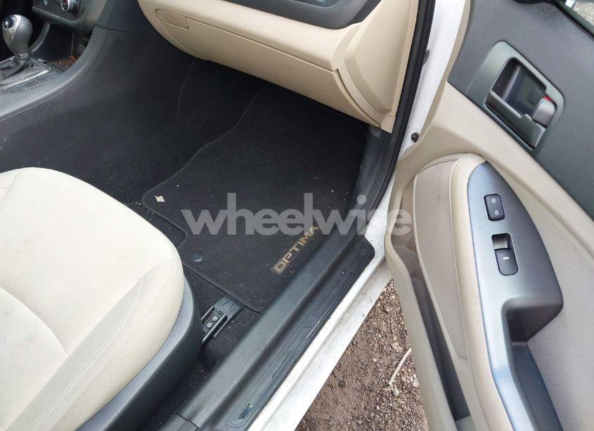 Photo 5 of 2013 Kia Optima LX (VIN 5XXGM4A76DG241068)