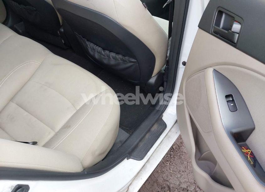 Photo 8 of 2013 Kia Optima LX (VIN 5XXGM4A76DG241068)