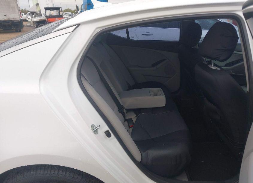 Photo 8 of 2014 Kia Optima LX (VIN 5XXGM4A76EG296119)