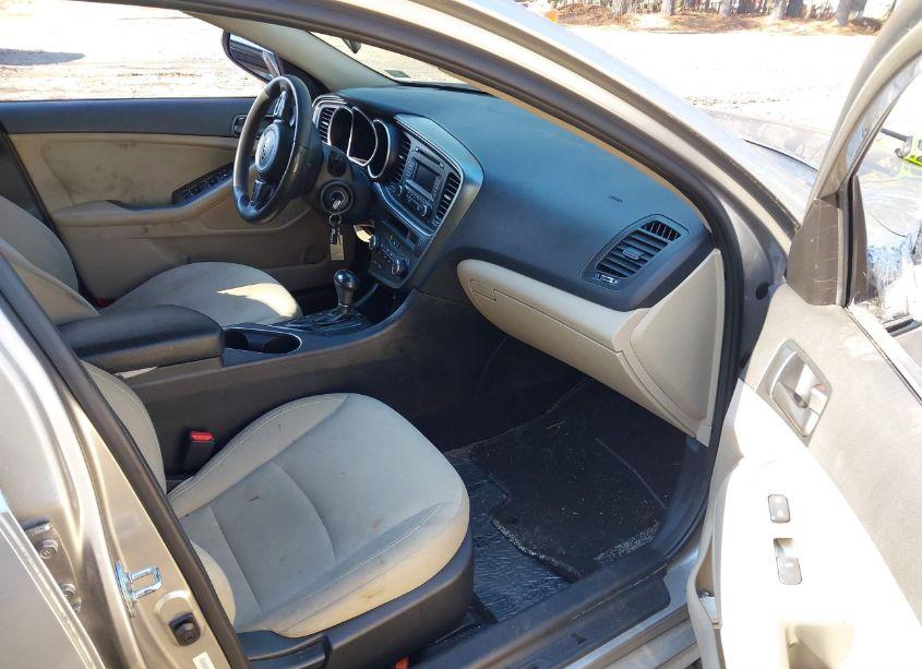 Photo 5 of 2014 Kia Optima LX (VIN 5XXGM4A76EG328020)