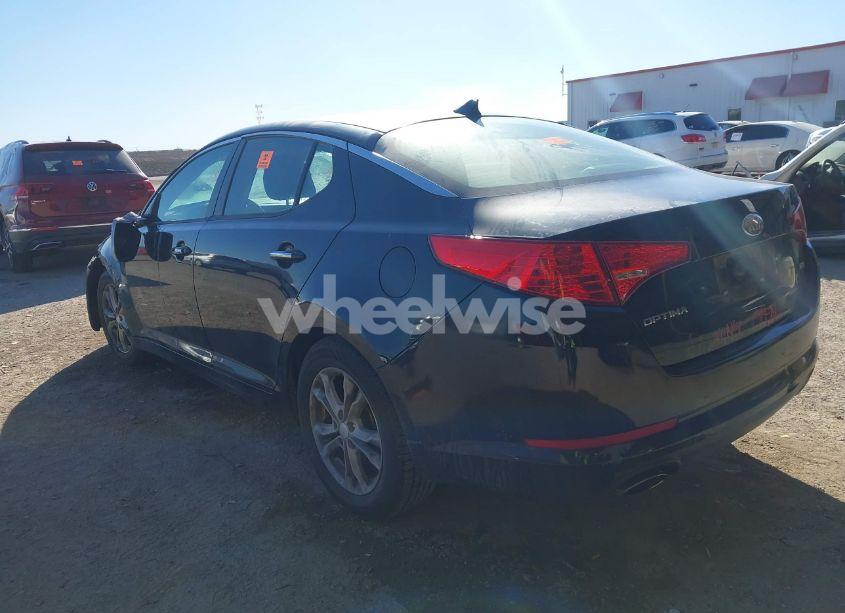 Photo 3 of 2013 Kia Optima LX (VIN 5XXGM4A77DG122316)