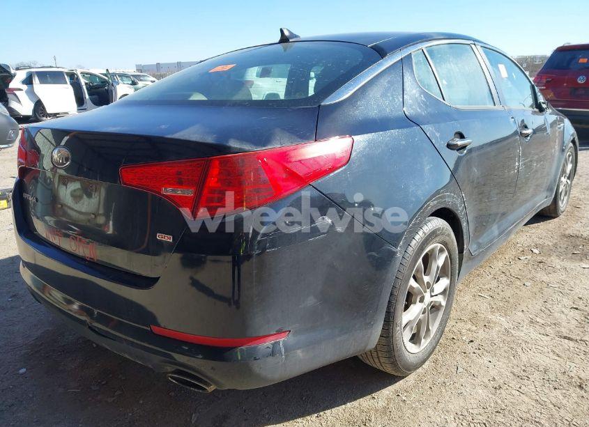 Photo 4 of 2013 Kia Optima LX (VIN 5XXGM4A77DG122316)