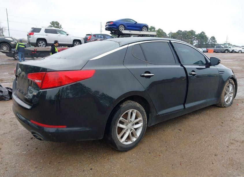 Photo 4 of 2013 Kia Optima LX (VIN 5XXGM4A77DG134837)