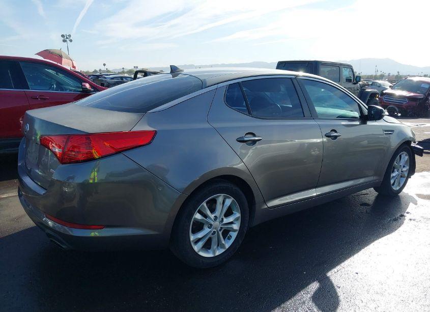 Photo 4 of 2013 Kia Optima LX (VIN 5XXGM4A77DG146115)