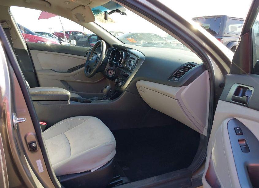 Photo 5 of 2013 Kia Optima LX (VIN 5XXGM4A77DG146115)