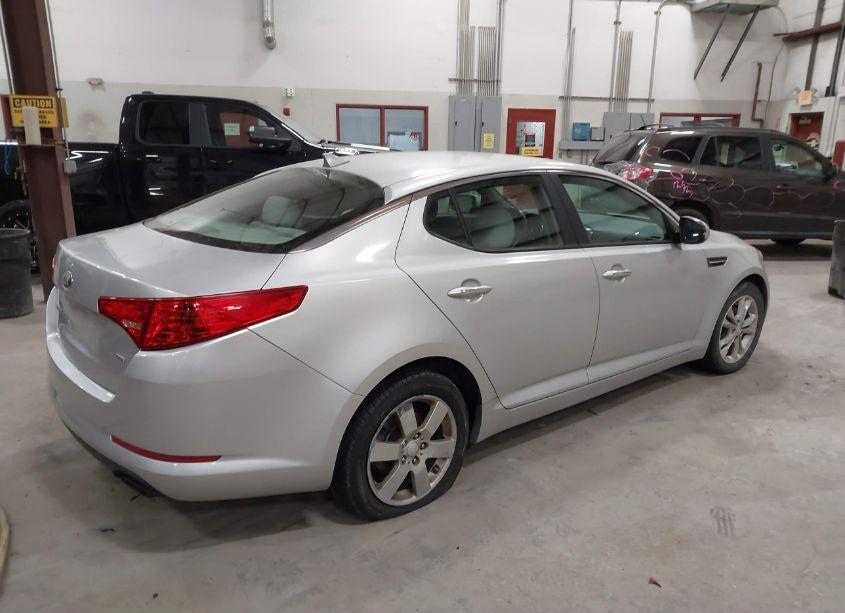 Photo 4 of 2013 Kia Optima LX (VIN 5XXGM4A77DG163707)