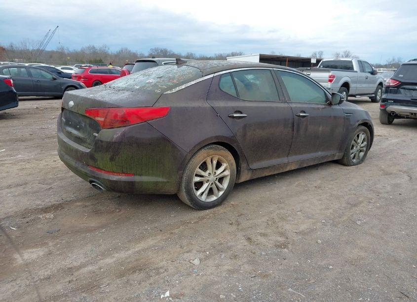 Photo 4 of 2013 Kia Optima LX (VIN 5XXGM4A77DG187165)