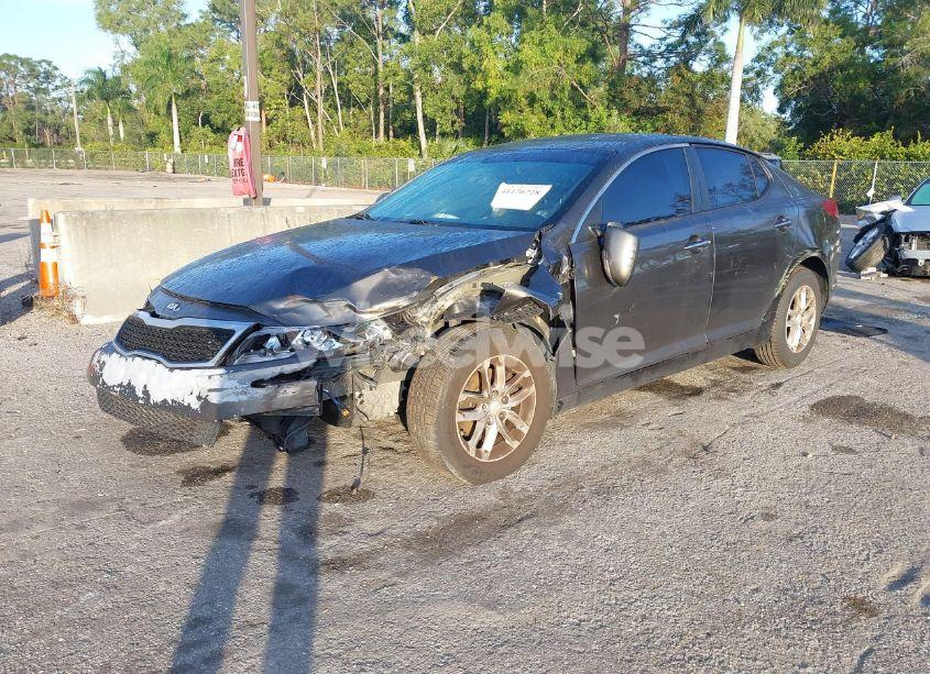 Photo 2 of 2013 Kia Optima LX (VIN 5XXGM4A77DG187795)