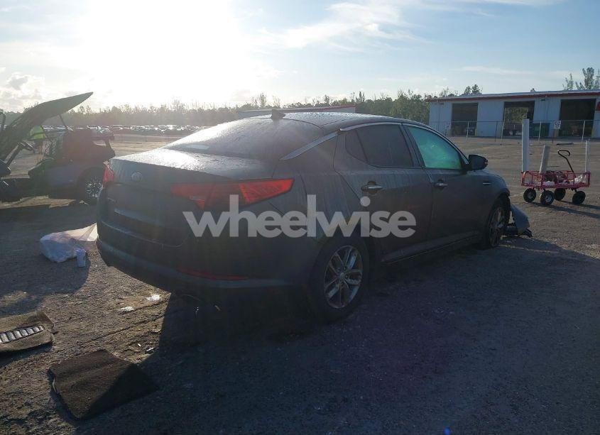 Photo 4 of 2013 Kia Optima LX (VIN 5XXGM4A77DG187795)