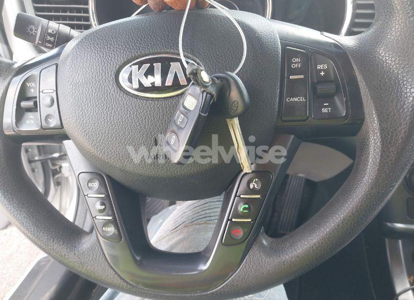 Photo 11 of 2013 Kia Optima LX (VIN 5XXGM4A77DG199316)