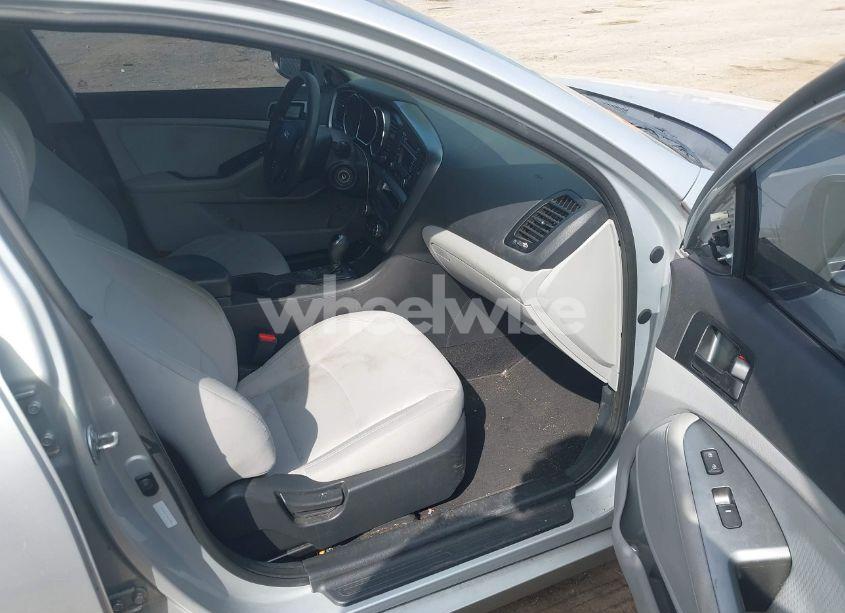 Photo 5 of 2013 Kia Optima LX (VIN 5XXGM4A77DG199316)