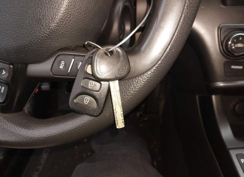 Photo 11 of 2013 Kia Optima LX (VIN 5XXGM4A77DG210623)