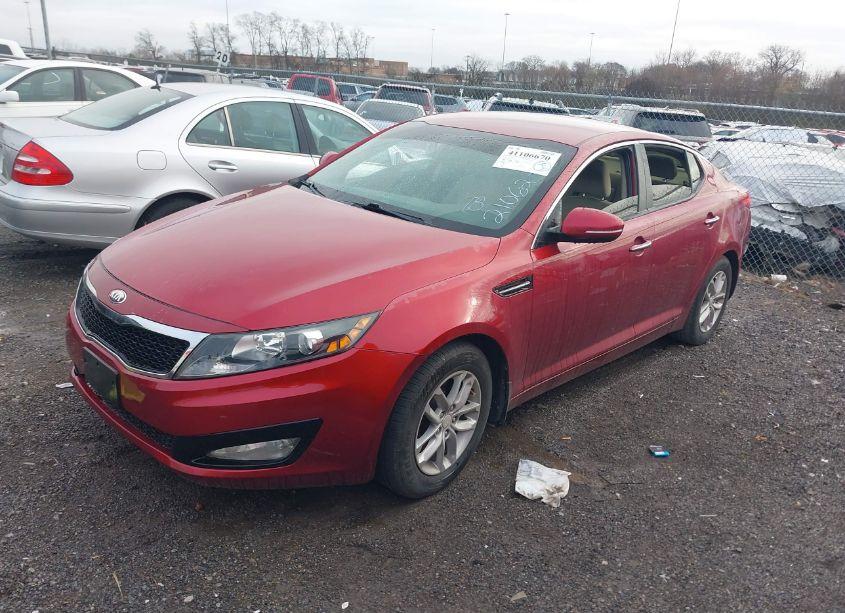Photo 2 of 2013 Kia Optima LX (VIN 5XXGM4A77DG210623)