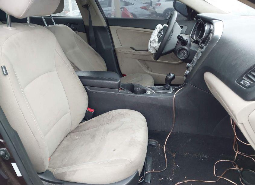 Photo 4 of 2013 Kia Optima LX (VIN 5XXGM4A77DG246716)