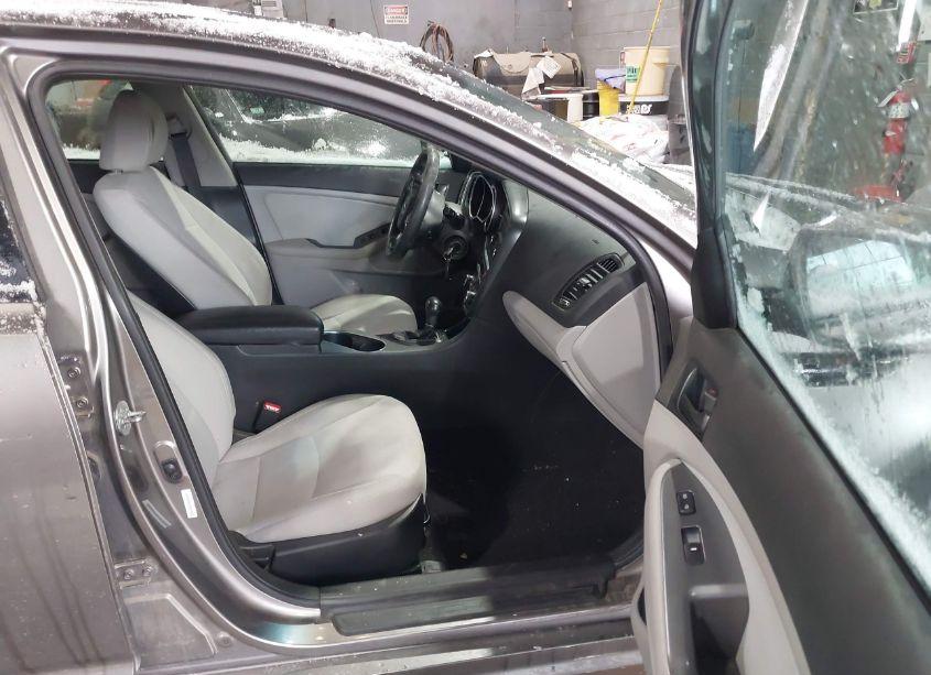 Photo 5 of 2014 Kia Optima LX (VIN 5XXGM4A77EG330309)