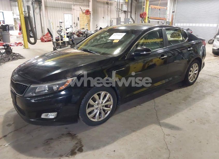 Photo 2 of 2015 Kia Optima LX (VIN 5XXGM4A77FG362940)