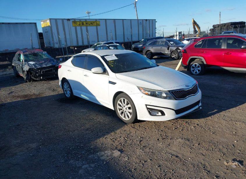 2015 Kia Optima LX (VIN 5XXGM4A77FG495908) main photo