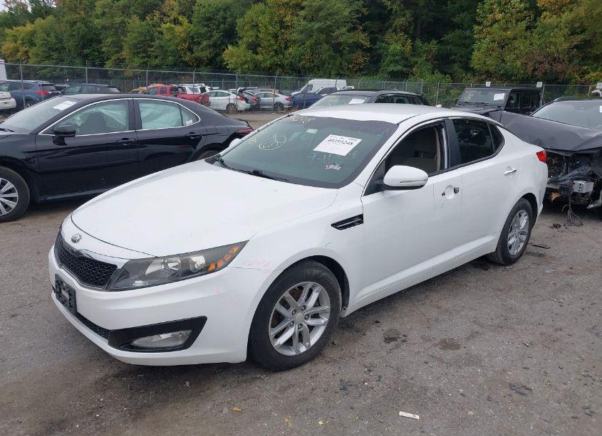 Photo 2 of 2013 Kia Optima LX (VIN 5XXGM4A78DG156992)