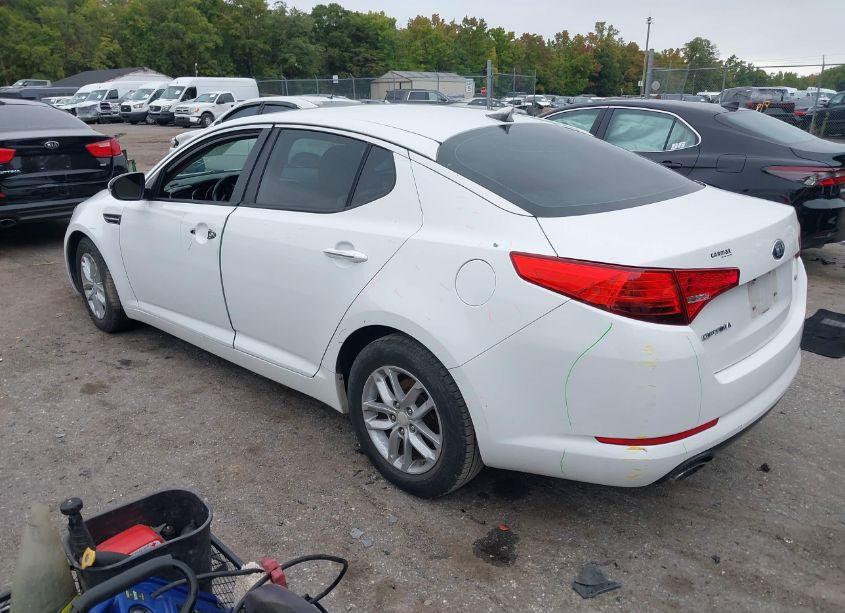 Photo 3 of 2013 Kia Optima LX (VIN 5XXGM4A78DG156992)