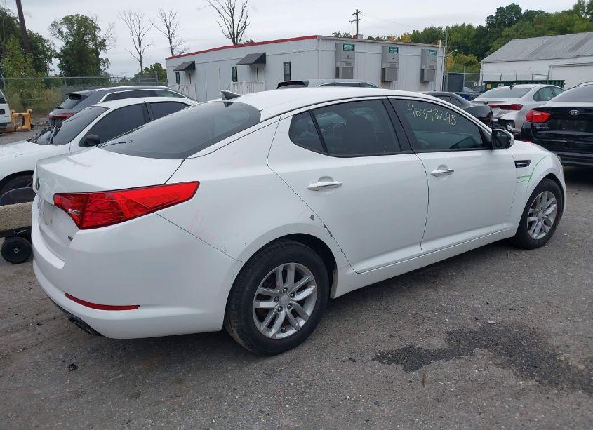 Photo 4 of 2013 Kia Optima LX (VIN 5XXGM4A78DG156992)