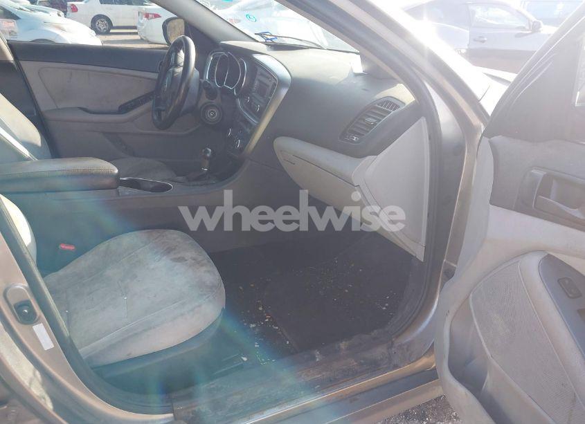 Photo 5 of 2014 Kia Optima LX (VIN 5XXGM4A78EG274557)