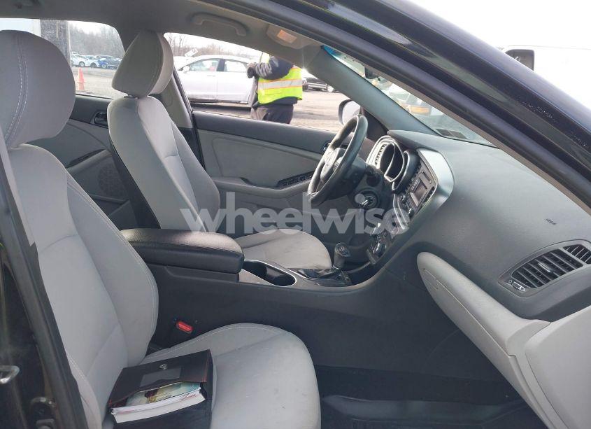 Photo 5 of 2014 Kia Optima LX (VIN 5XXGM4A78EG312143)