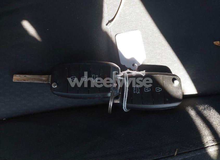 Photo 11 of 2015 Kia Optima LX (VIN 5XXGM4A78FG385904)