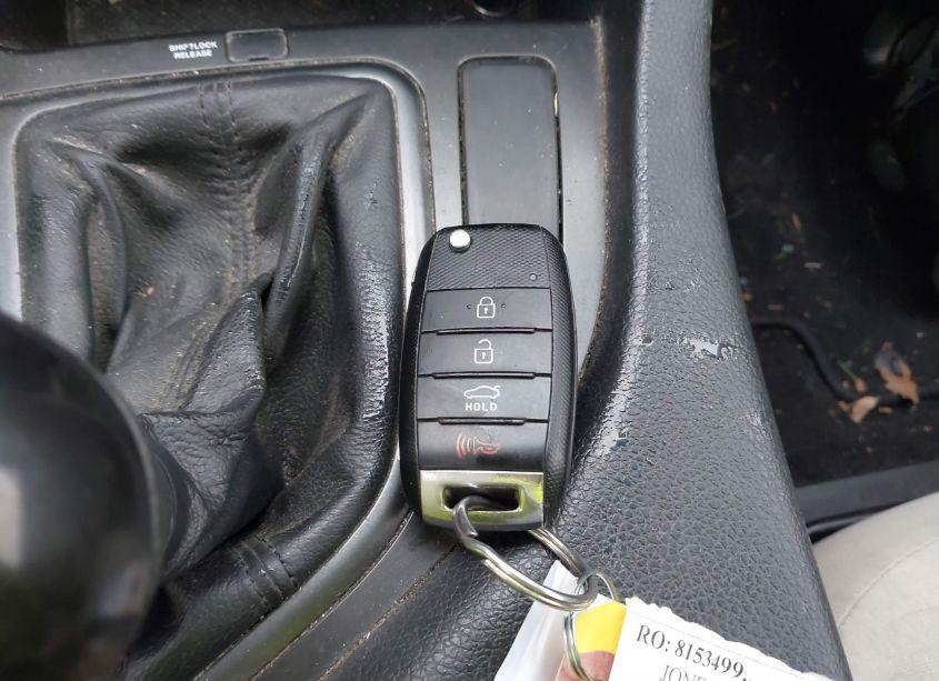 Photo 11 of 2015 Kia Optima LX (VIN 5XXGM4A78FG401406)