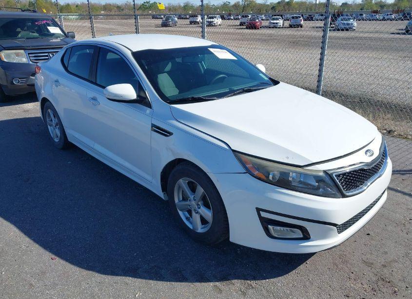2015 Kia Optima LX (VIN 5XXGM4A78FG441470) main photo