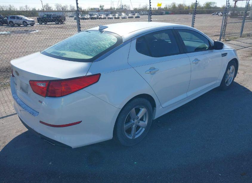 Photo 4 of 2015 Kia Optima LX (VIN 5XXGM4A78FG441470)