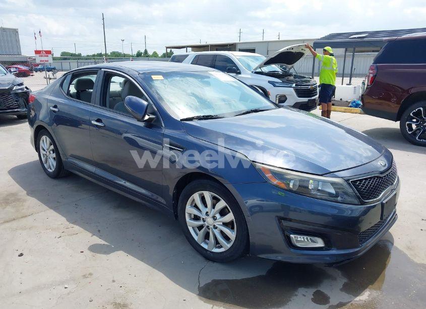 2015 Kia Optima LX (VIN 5XXGM4A78FG464568) main photo