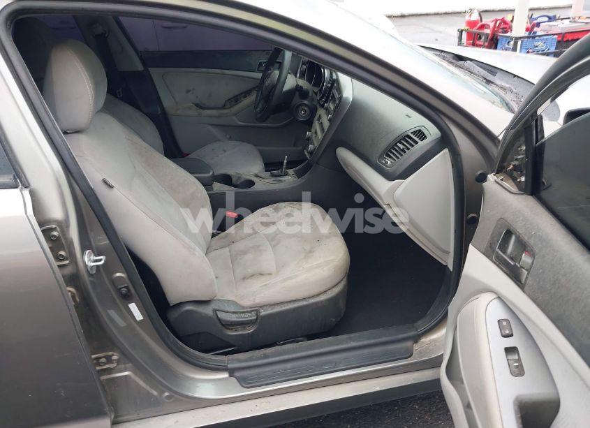 Photo 5 of 2012 Kia Optima LX (VIN 5XXGM4A79CG056267)