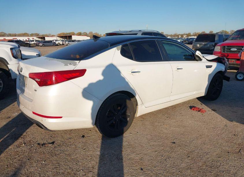 Photo 4 of 2013 Kia Optima LX (VIN 5XXGM4A79DG115741)