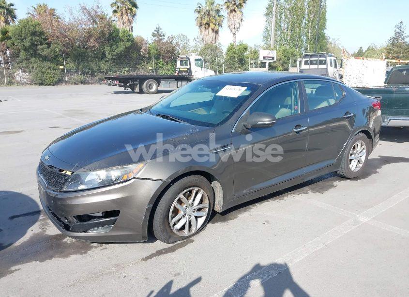 Photo 2 of 2013 Kia Optima LX (VIN 5XXGM4A79DG121930)