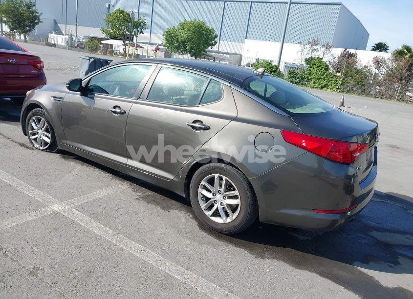 Photo 3 of 2013 Kia Optima LX (VIN 5XXGM4A79DG121930)