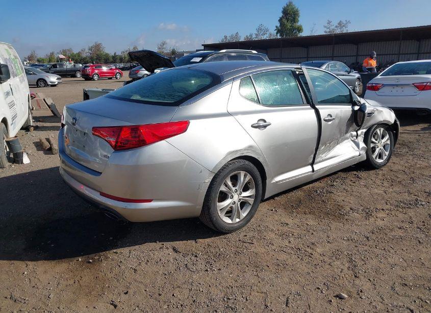 Photo 4 of 2013 Kia Optima LX (VIN 5XXGM4A79DG156063)