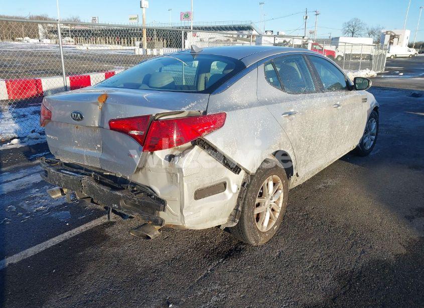 Photo 4 of 2013 Kia Optima LX (VIN 5XXGM4A79DG178936)