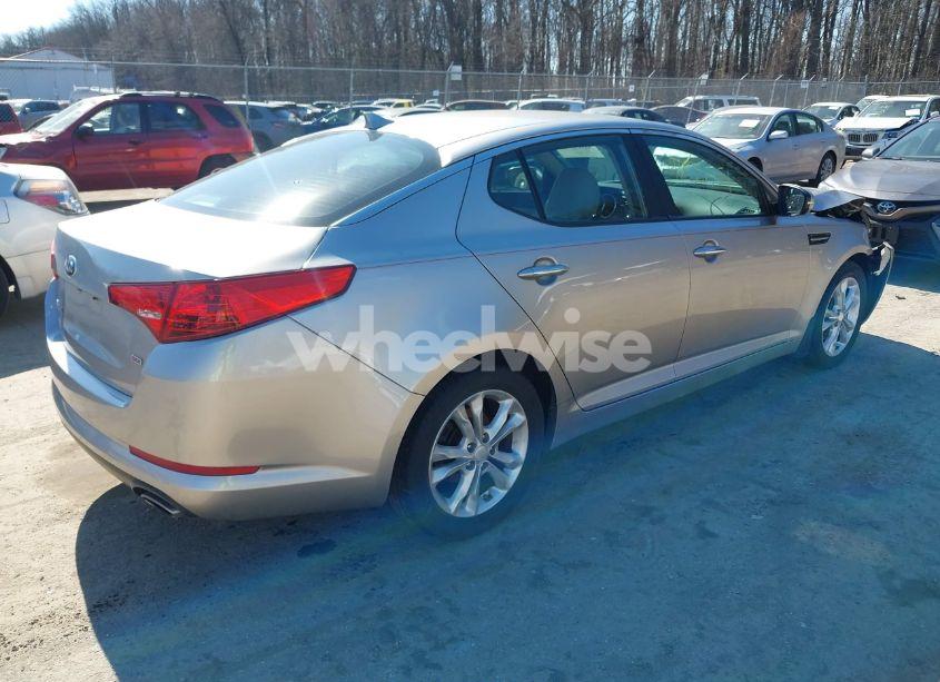 Photo 4 of 2013 Kia Optima LX (VIN 5XXGM4A79DG194019)