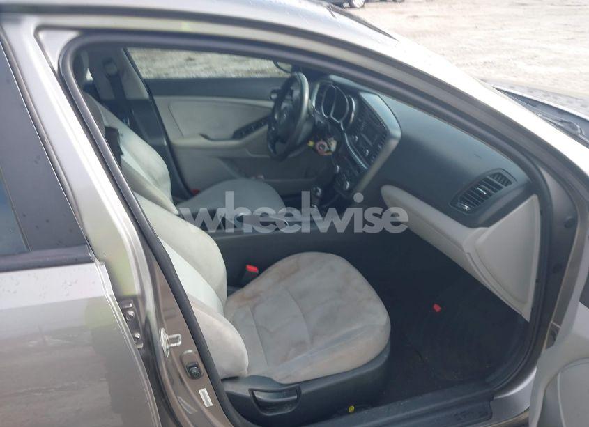 Photo 5 of 2014 Kia Optima LX (VIN 5XXGM4A79EG303144)