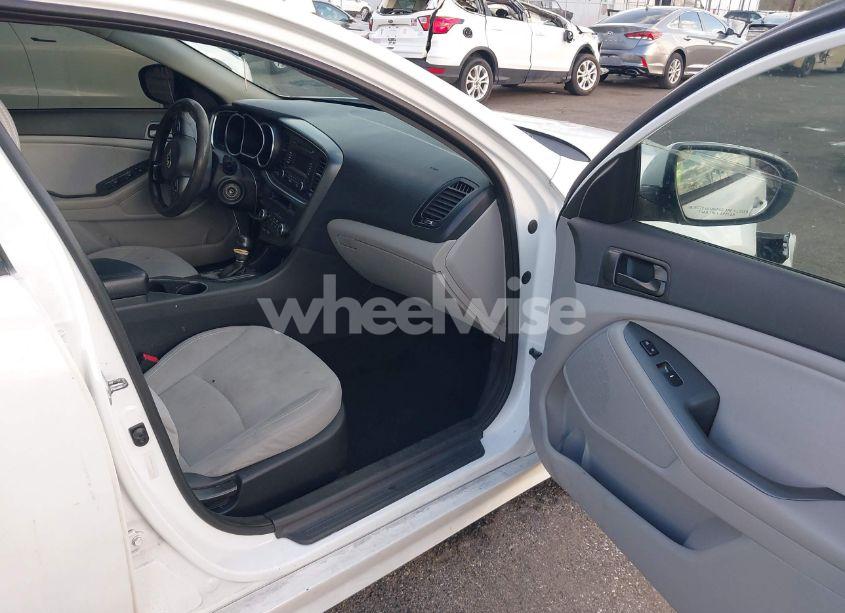 Photo 5 of 2014 Kia Optima LX (VIN 5XXGM4A79EG341540)