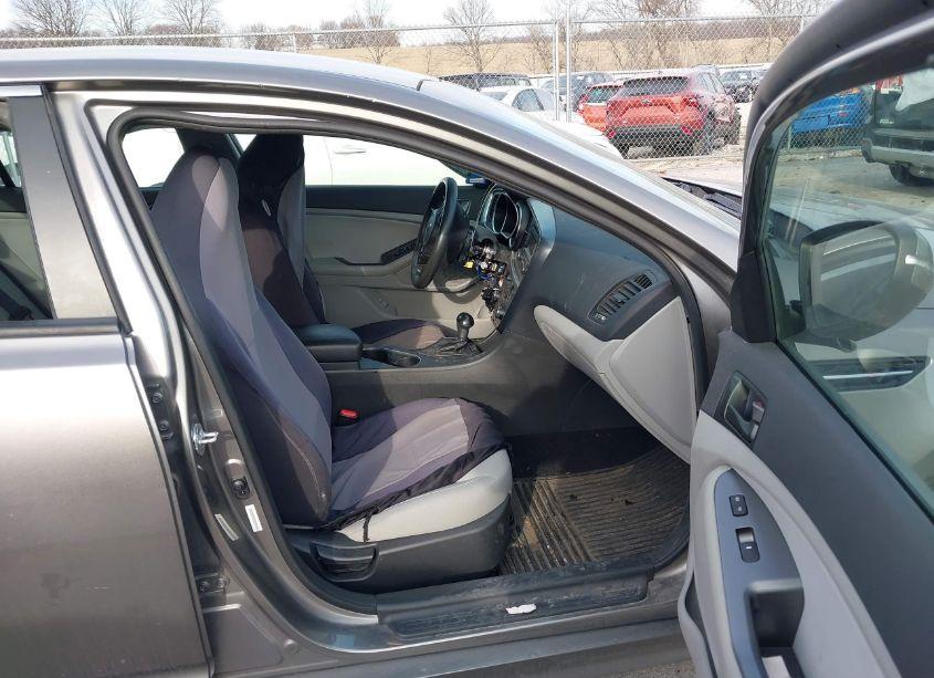 Photo 5 of 2014 Kia Optima LX (VIN 5XXGM4A79EG343661)