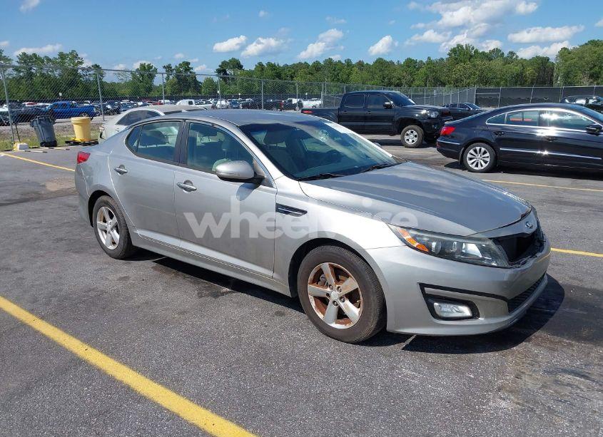 2015 Kia Optima LX (VIN 5XXGM4A79FG477619) main photo