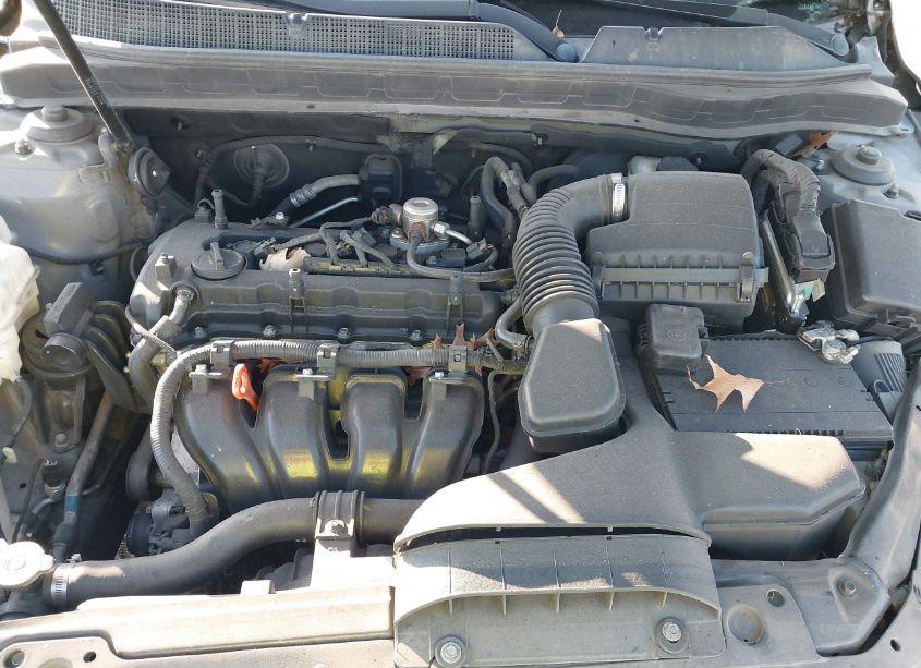 Photo 10 of 2013 Kia Optima LX (VIN 5XXGM4A7XDG117983)