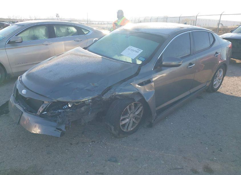 Photo 2 of 2013 Kia Optima LX (VIN 5XXGM4A7XDG117983)