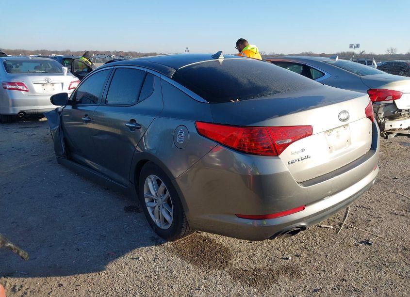 Photo 3 of 2013 Kia Optima LX (VIN 5XXGM4A7XDG117983)