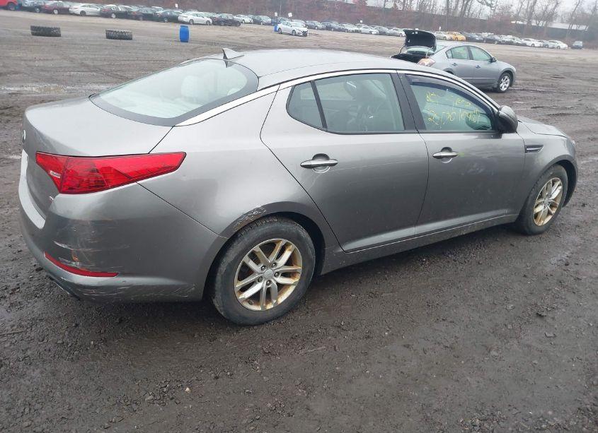 Photo 4 of 2013 Kia Optima LX (VIN 5XXGM4A7XDG187922)