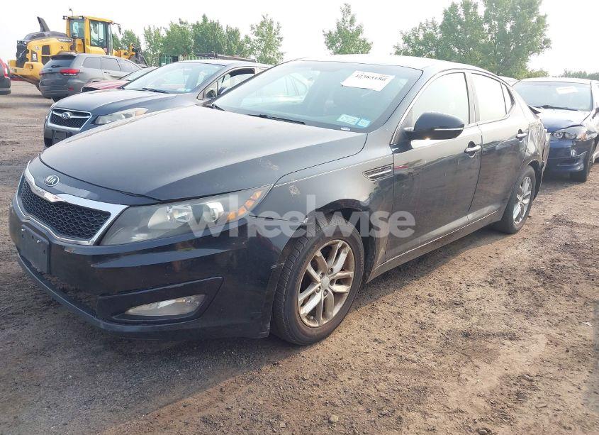 Photo 2 of 2013 Kia Optima LX (VIN 5XXGM4A7XDG256530)