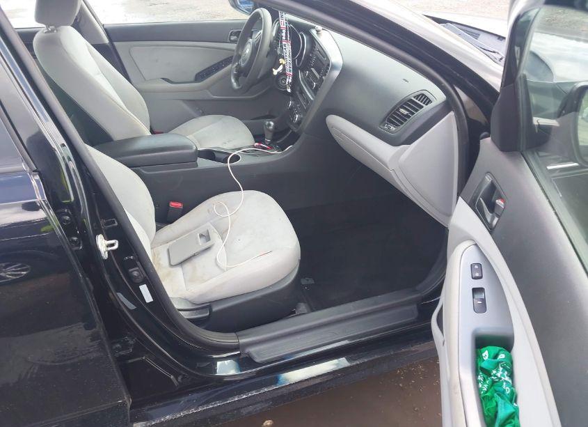 Photo 5 of 2014 Kia Optima LX (VIN 5XXGM4A7XEG275516)